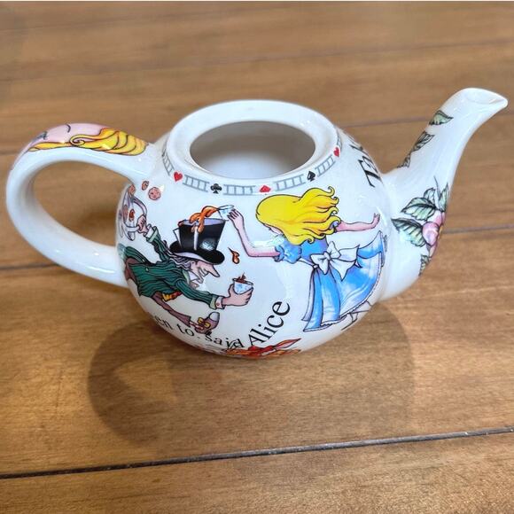 New in Box Cardew Design Alice in Wonderland Porcelain Small tea pot - Picture 7 of 10